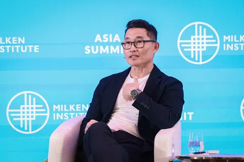 58岁美籍韩裔演员金大贤说，很多人想复制韩国造星企业的成功模式，但忽略了成功的代价。（米尔肯研究院提供）