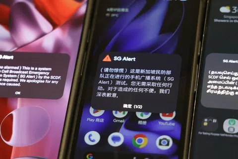 发生重大紧急情况时，SG Alert可第一时间向民众的手机发出即时警报。（郑一鸣摄）