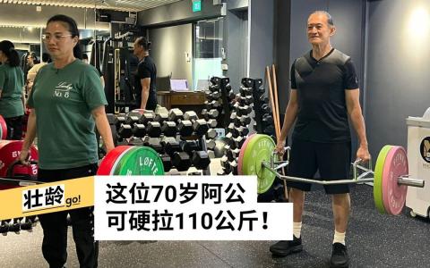 许竣挥（后）迷上硬拉，近期还打算参加MBOLD乐龄健身房专为年长者开办的硬拉比赛。（郭跃男摄）