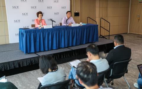 政府不能坐等中东形势失控，能源价格冲击民生之时才来补救。这一轮的援助配套，显示当局对未来局势发展并不乐观。（档案照片）