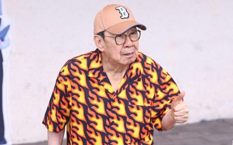 胡枫早前传出身体不适，当时家人对外透露他确诊冠病，实际上他是患胆管炎。（互联网）