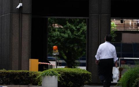 7月31日，日本国家情报局召开首次会议；该机构旨在整合情报搜集工作，此前有说法称，安全漏洞已使日本沦为“间谍巢穴”。（法新社）